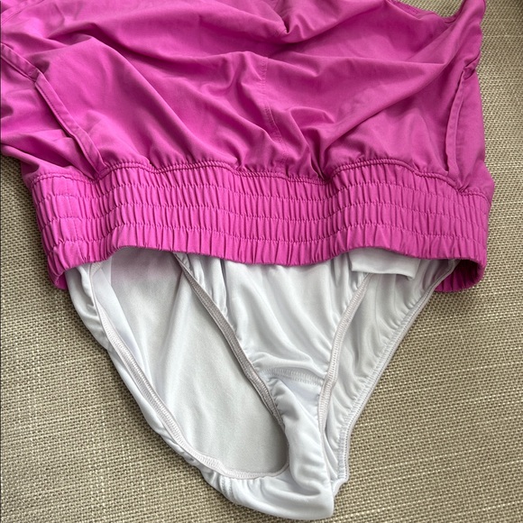 GAP Fit Hot Pink Running Shorts, Small - Picture 4 of 5